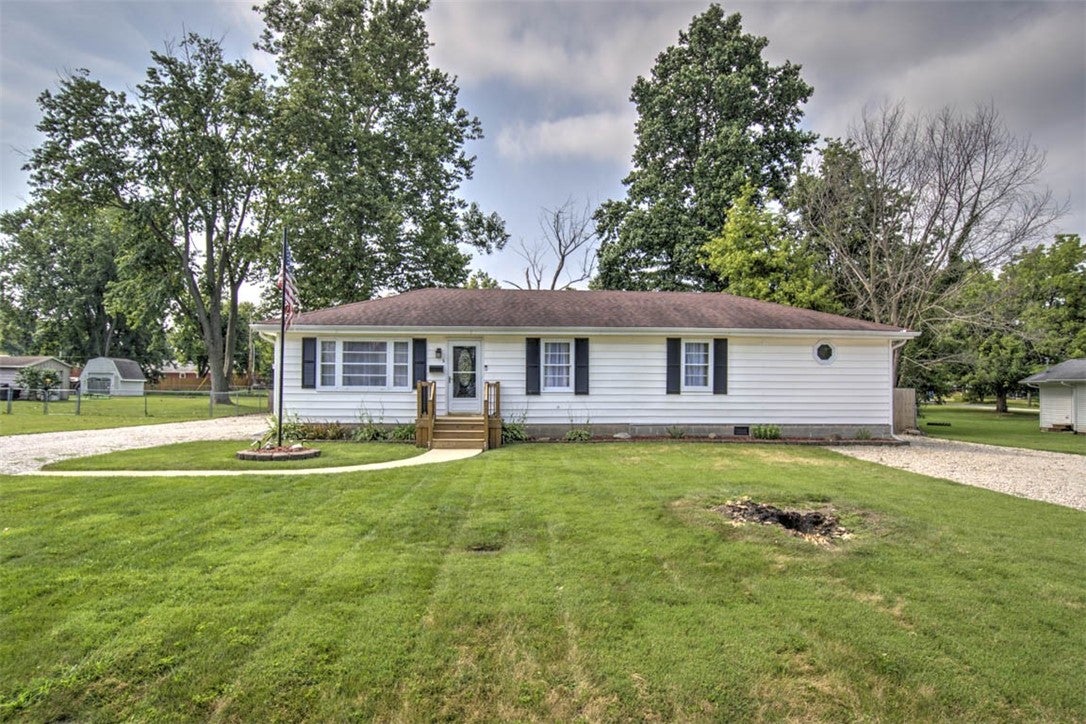 3 West Westway Drive Decatur, IL 62522 - Photo 1 of 24 Gallery Image 1