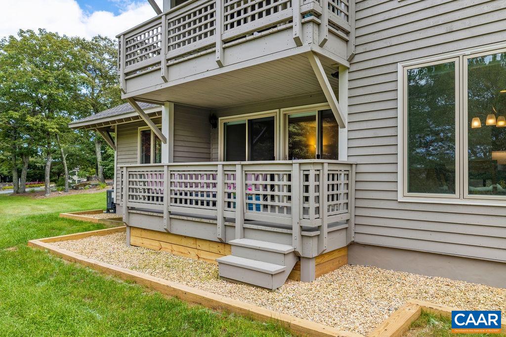 3234 North Ridge Roseland, VA 22967 - Photo 30 of 32 front view of a house with a yard