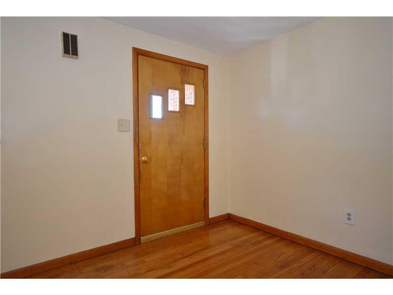5180 Curry Road Baldwin, PA 15236 - Photo 9 of 21 Entry/Foyer. Inviting Front entry