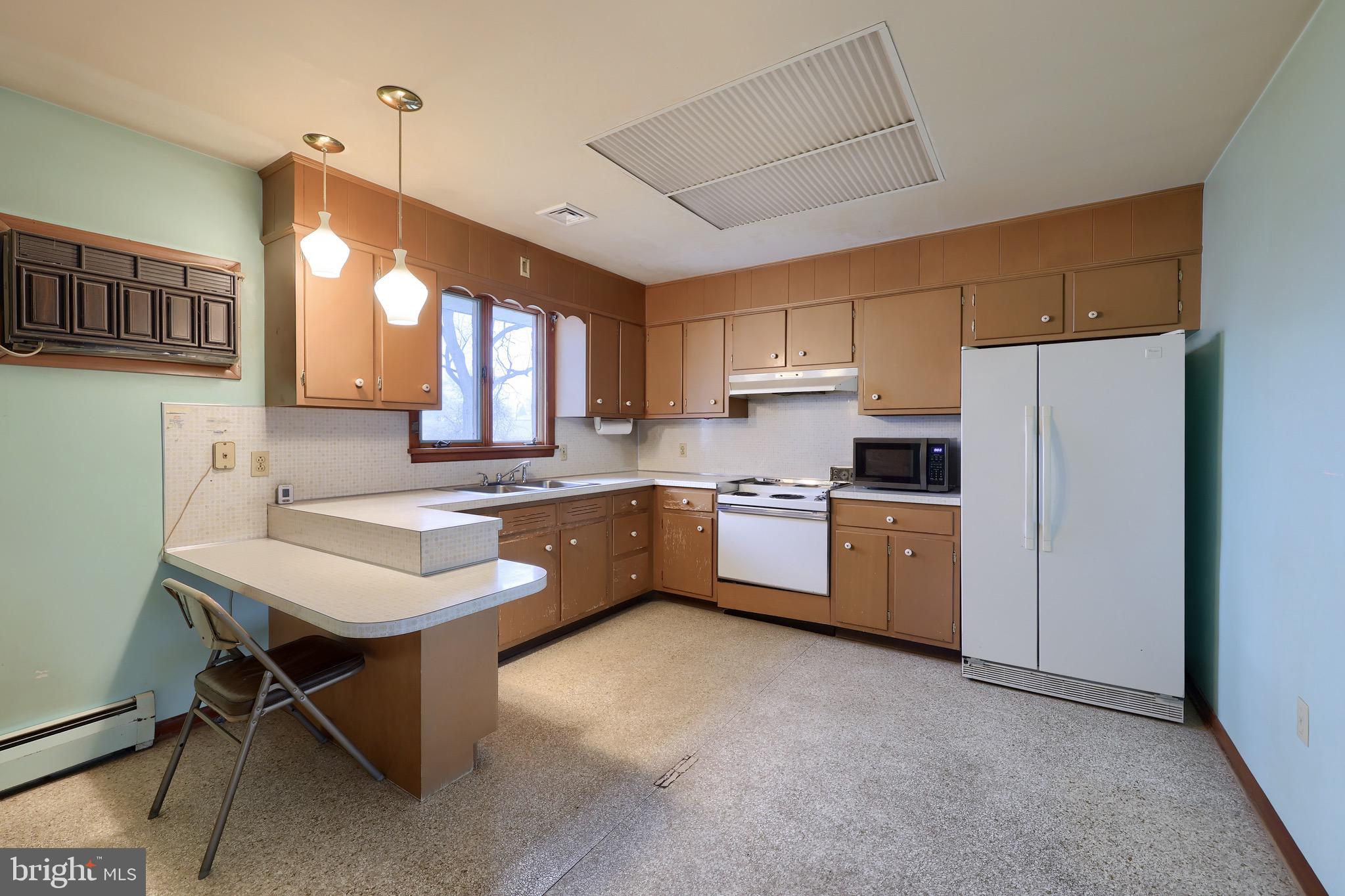 222 Robin Road Hershey, PA 17033 - Photo 11 of 38