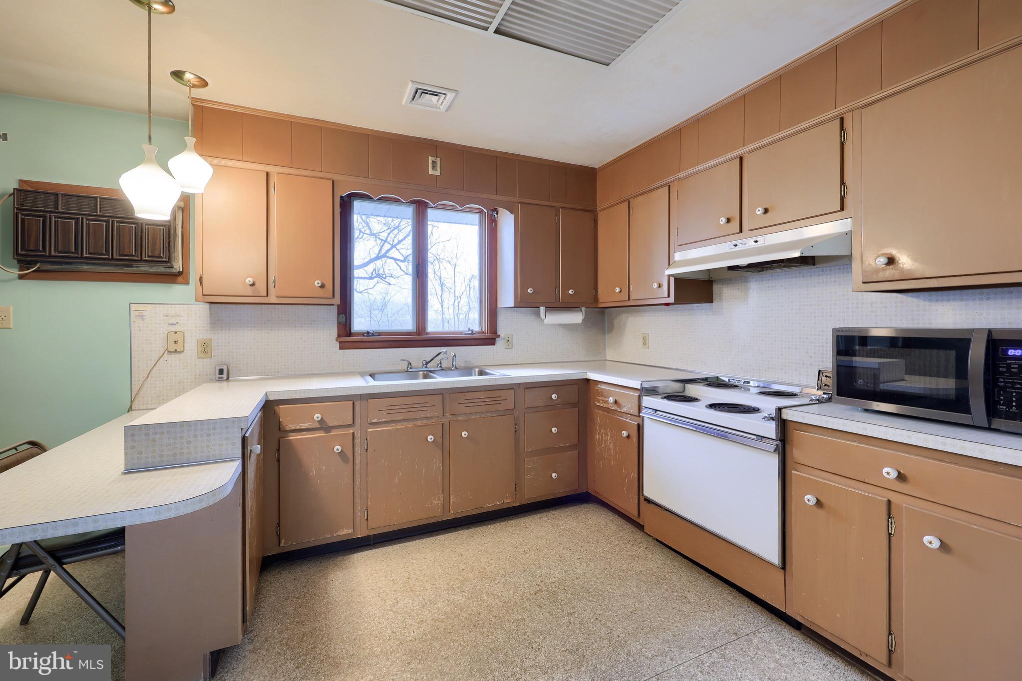 222 Robin Road Hershey, PA 17033 - Photo 12 of 38