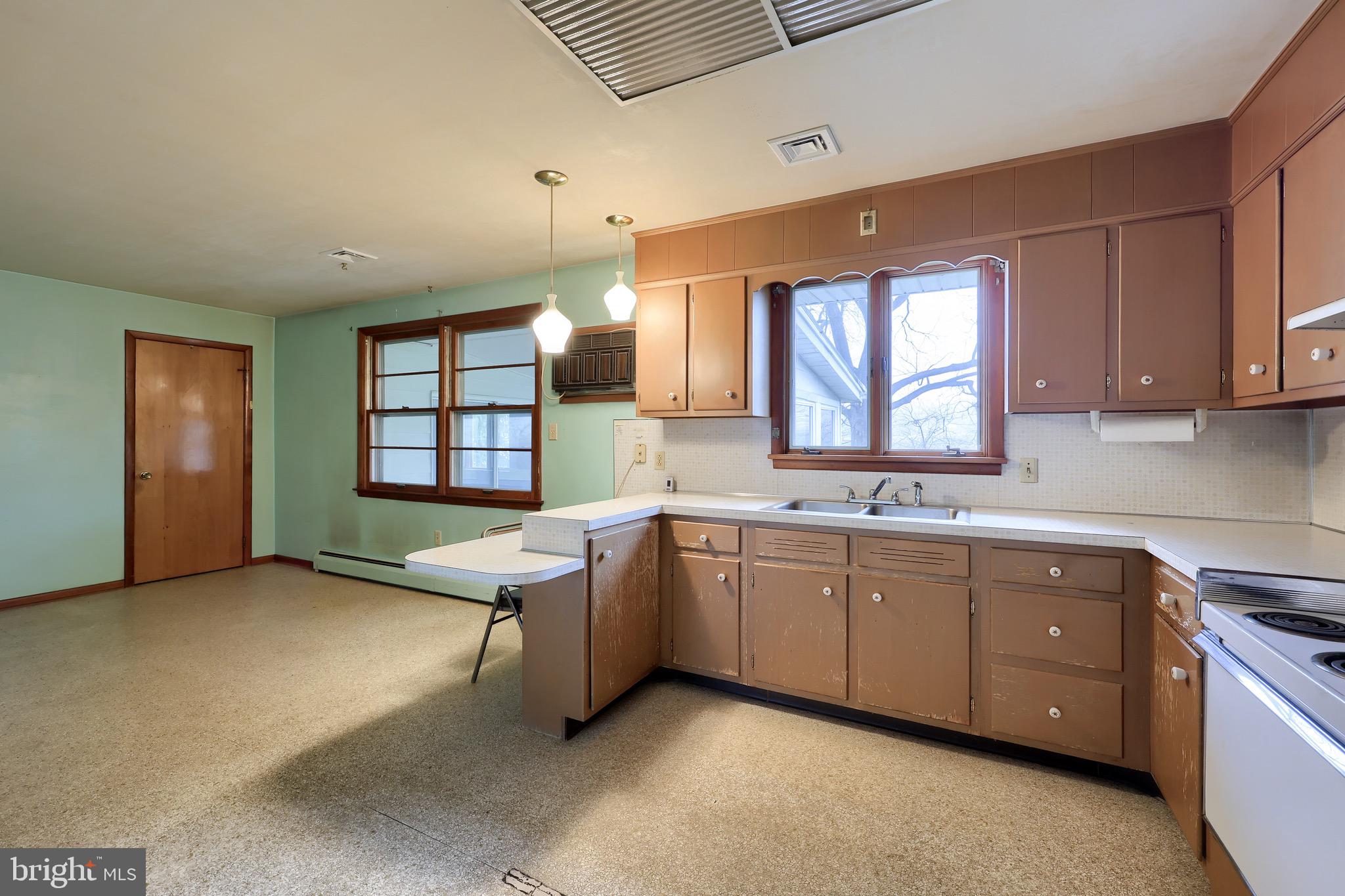 222 Robin Road Hershey, PA 17033 - Photo 14 of 38