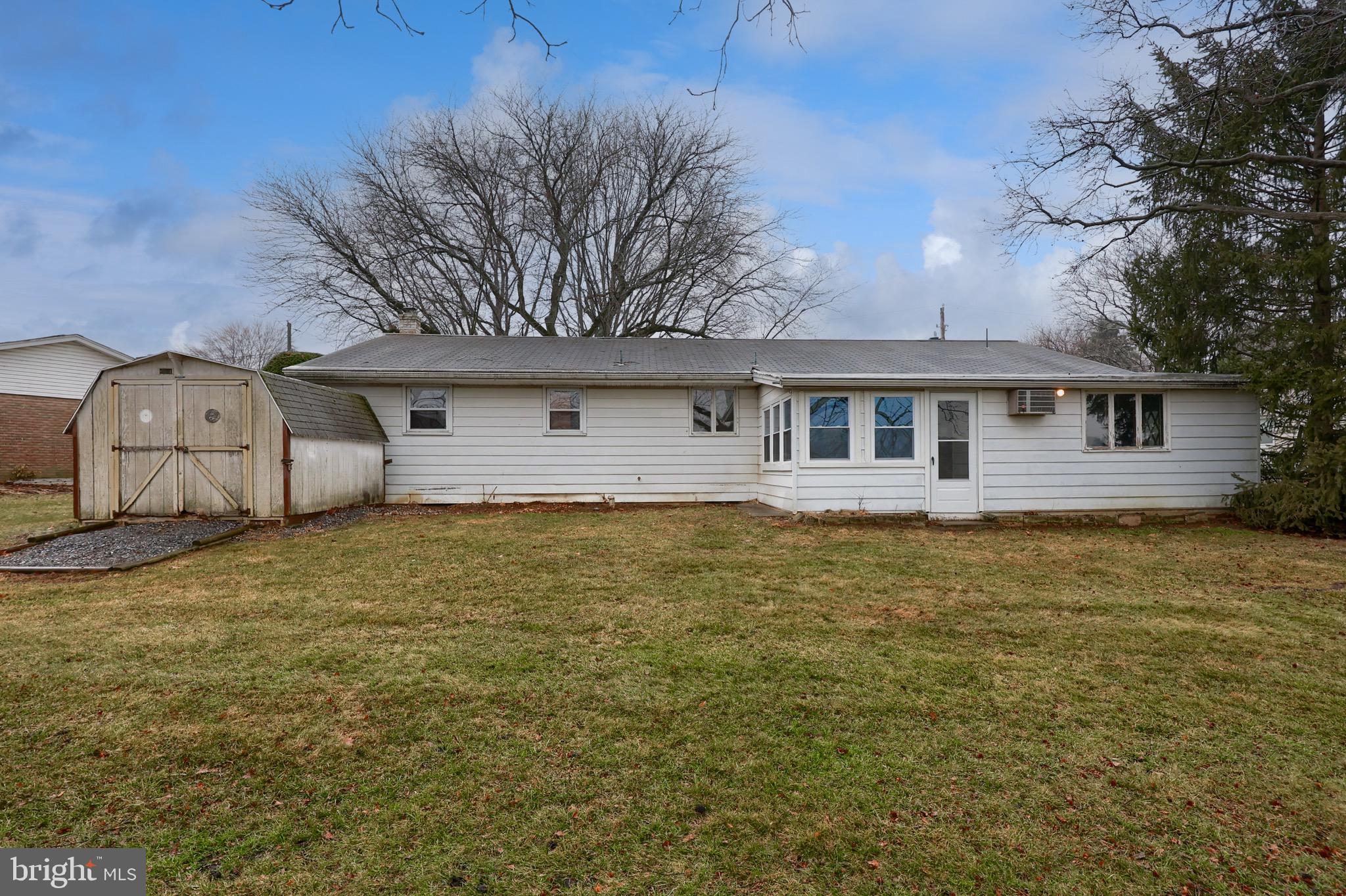 222 Robin Road Hershey, PA 17033 - Photo 2 of 38