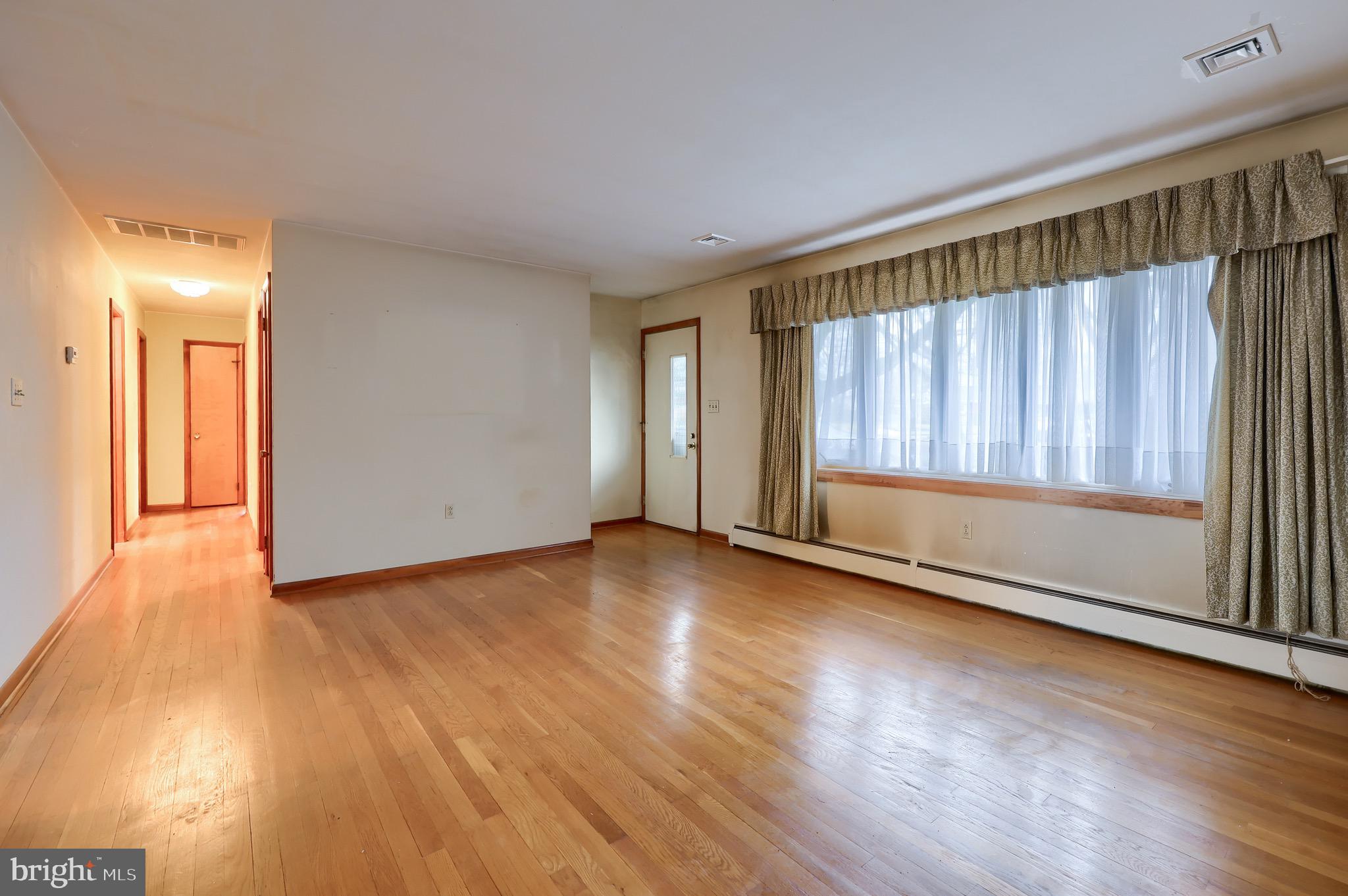 222 Robin Road Hershey, PA 17033 - Photo 4 of 38