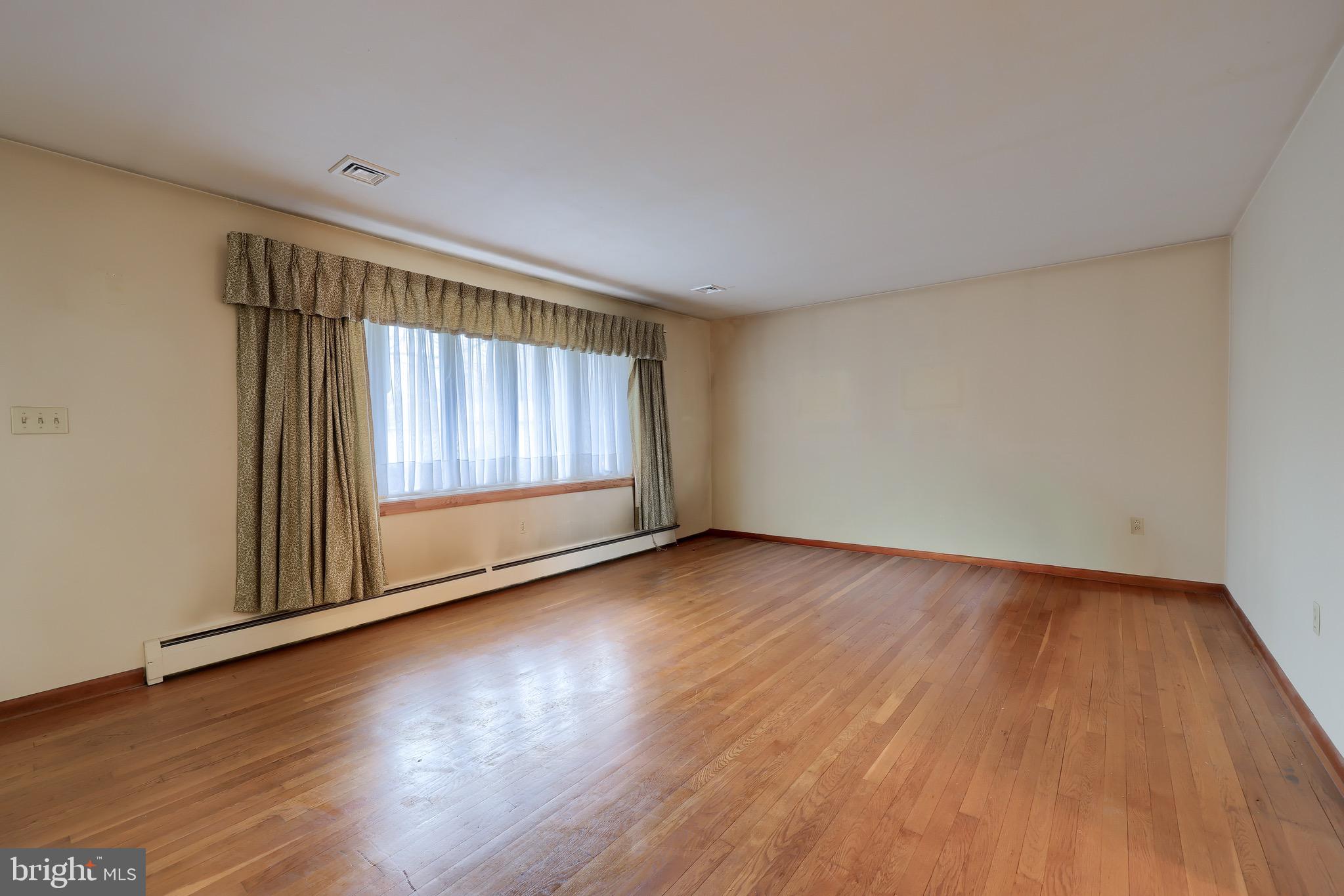 222 Robin Road Hershey, PA 17033 - Photo 5 of 38