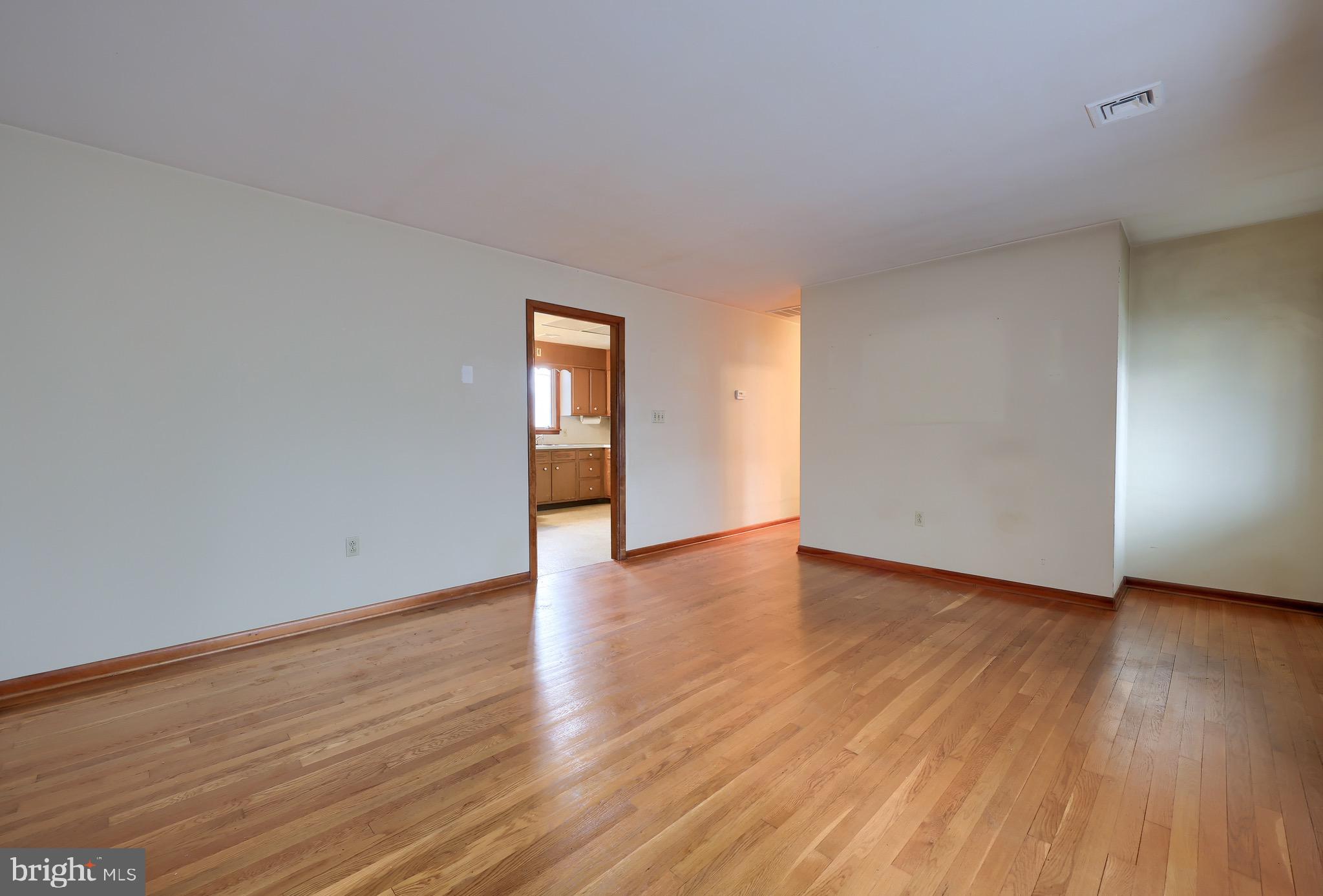 222 Robin Road Hershey, PA 17033 - Photo 6 of 38