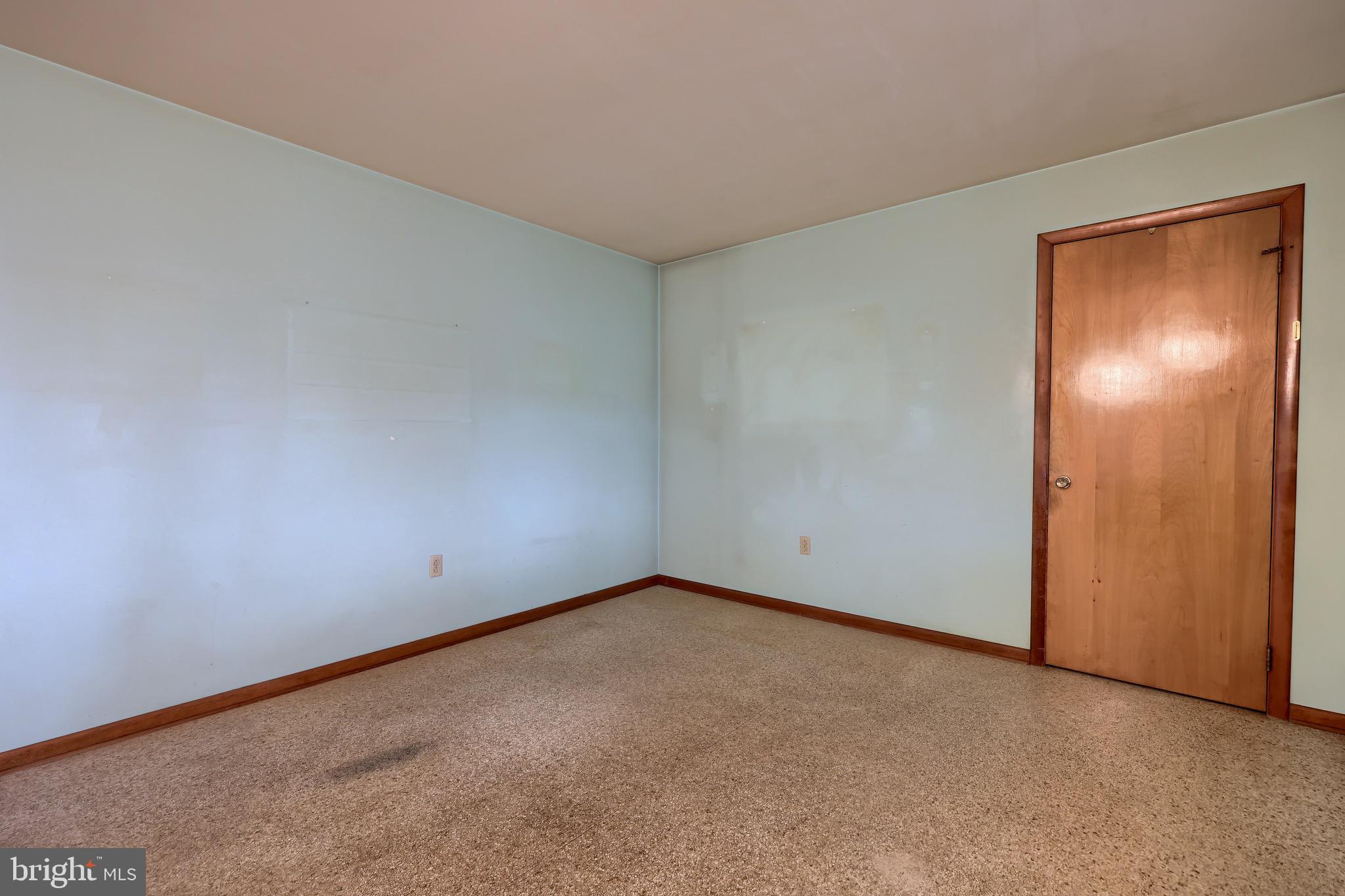 222 Robin Road Hershey, PA 17033 - Photo 8 of 38