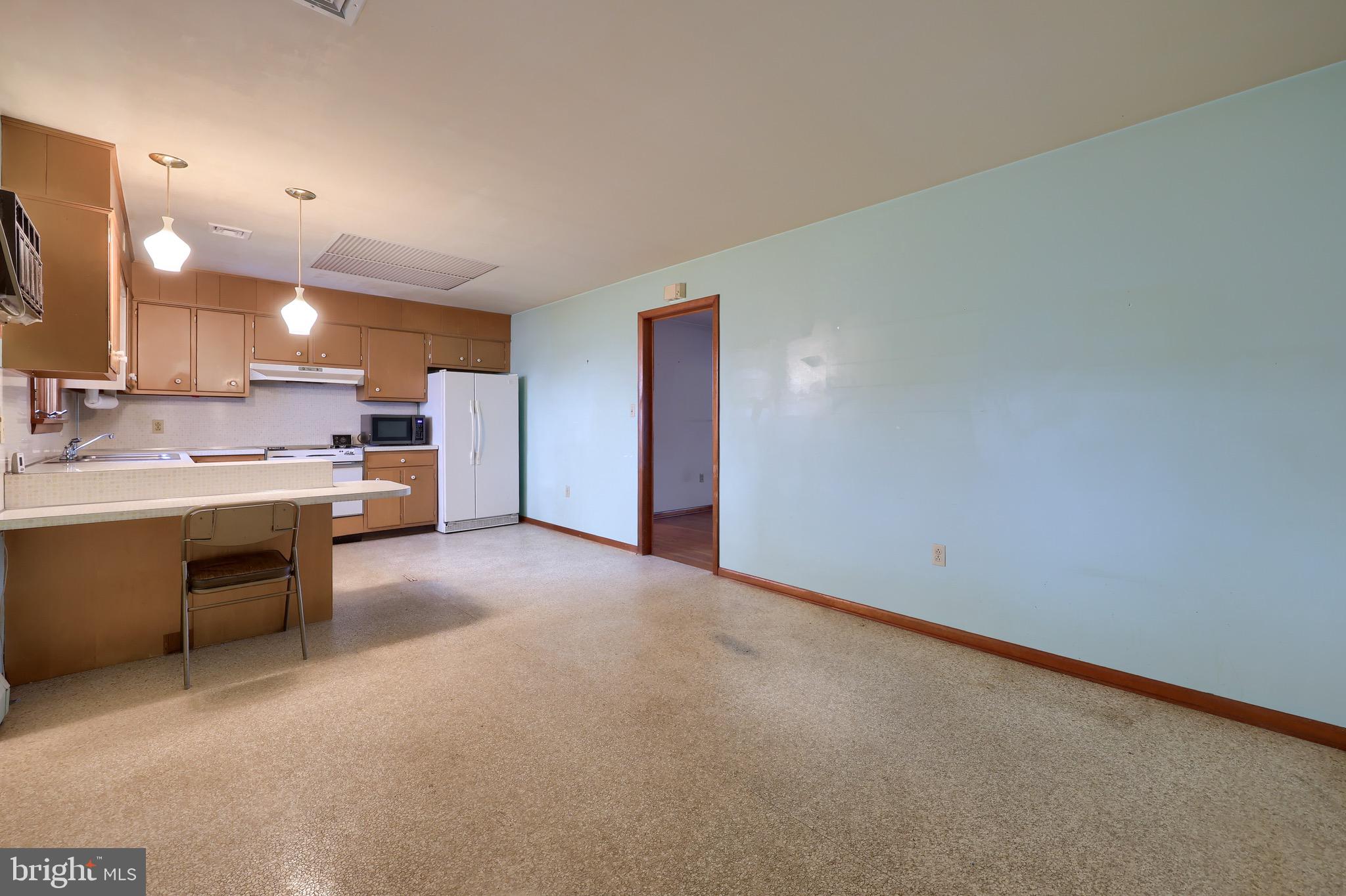 222 Robin Road Hershey, PA 17033 - Photo 9 of 38