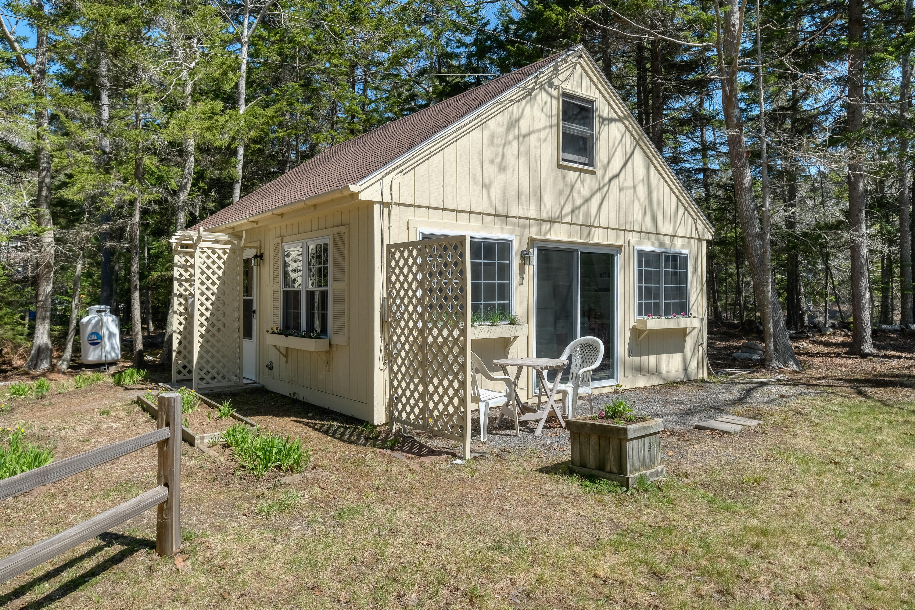 24 Hiawatha Road East Boothbay, ME 04544 - Photo 4 of 33 20210427_24_Hiawatha_8574
