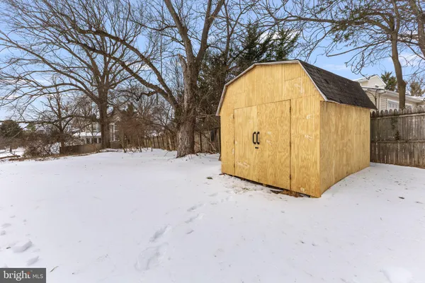 a view of open space with a outdoor space