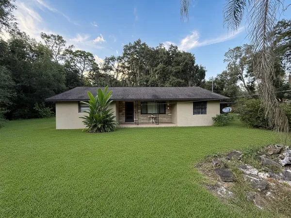 $299,000 | 21145 Evergreen Court, Mount Dora, FL 32757