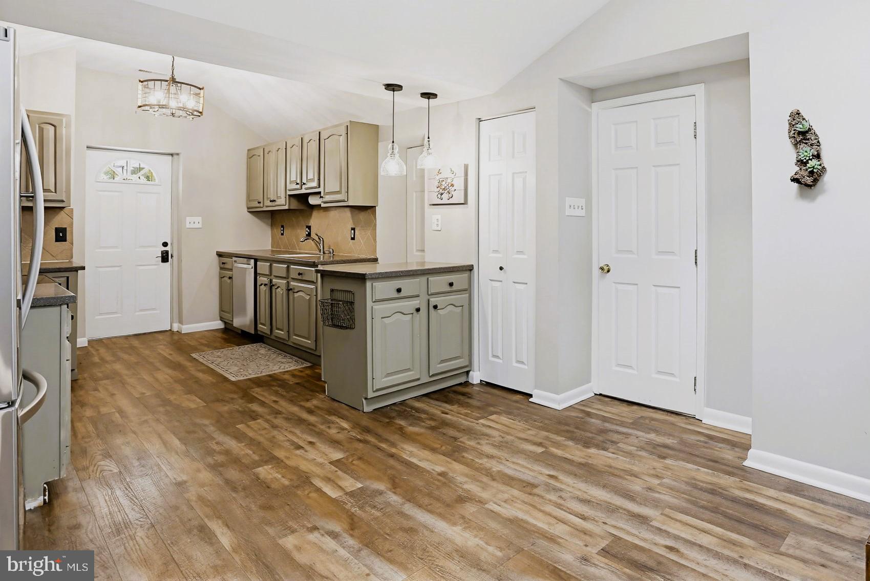 601 Riverside Drive Pasadena, MD 21122 - Photo 8 of 34