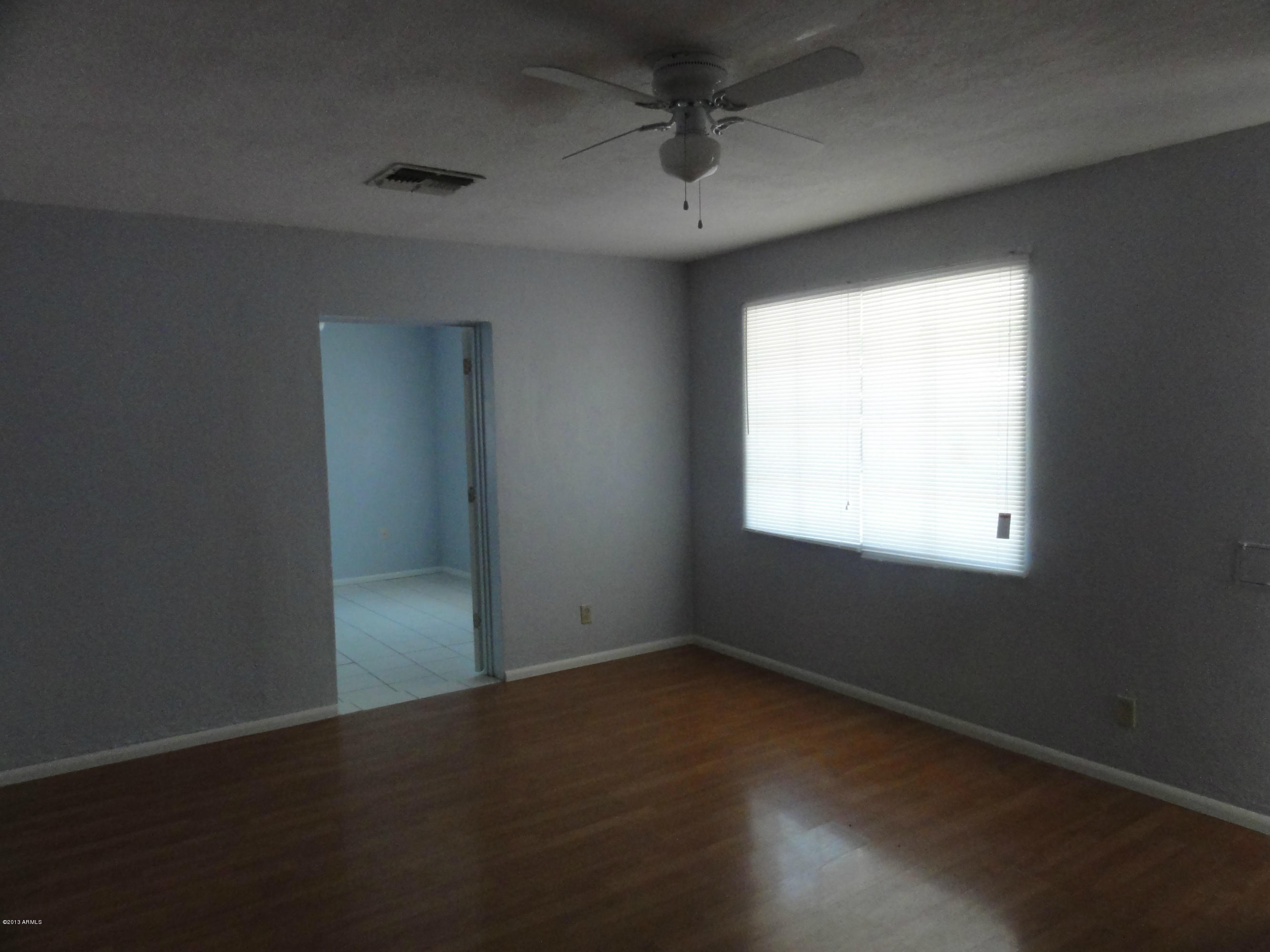 2242 West Osborn Road Phoenix, AZ 85015 - Photo 6 of 18 Living Room