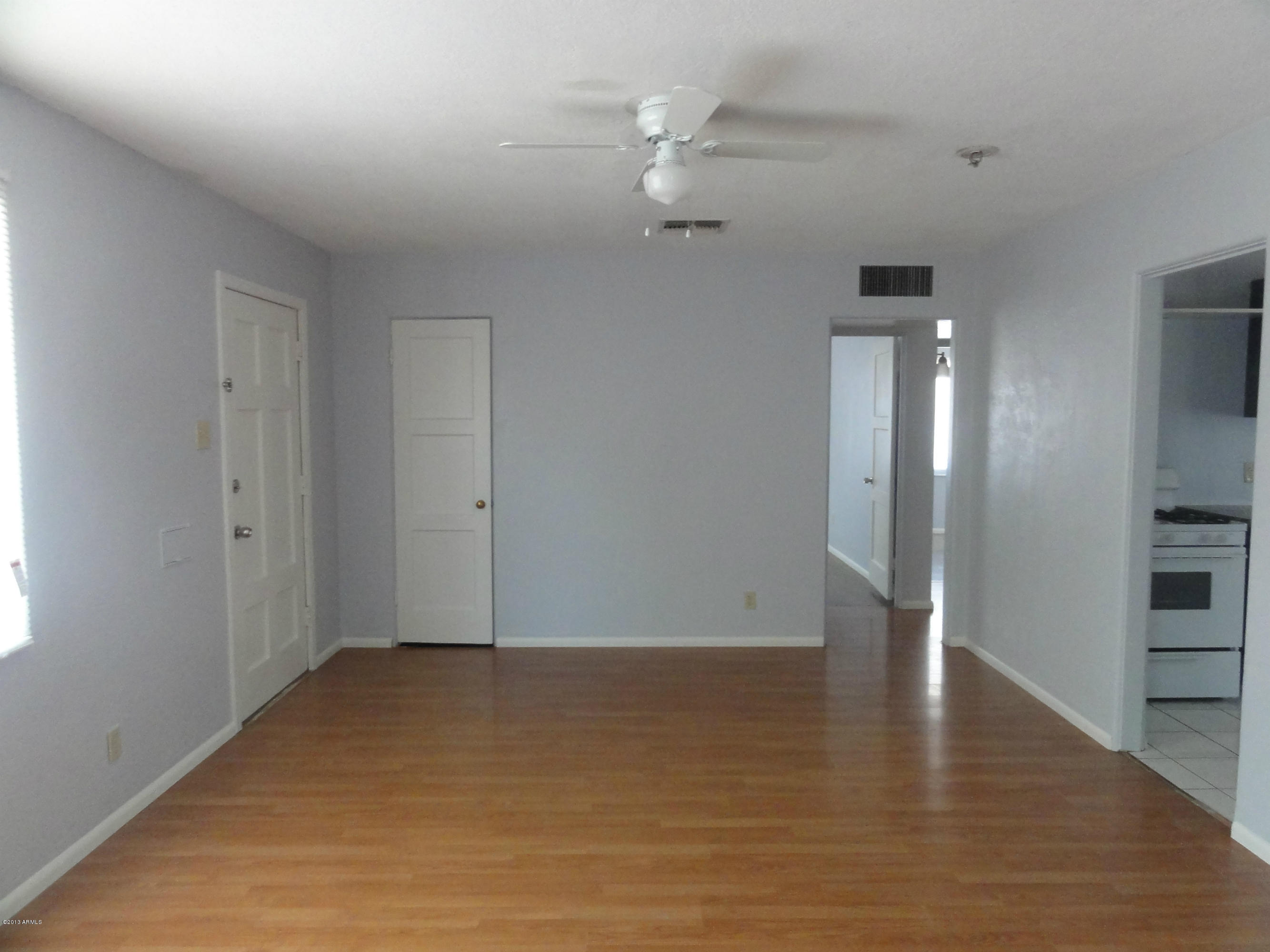 2242 West Osborn Road Phoenix, AZ 85015 - Photo 9 of 18 Living Room