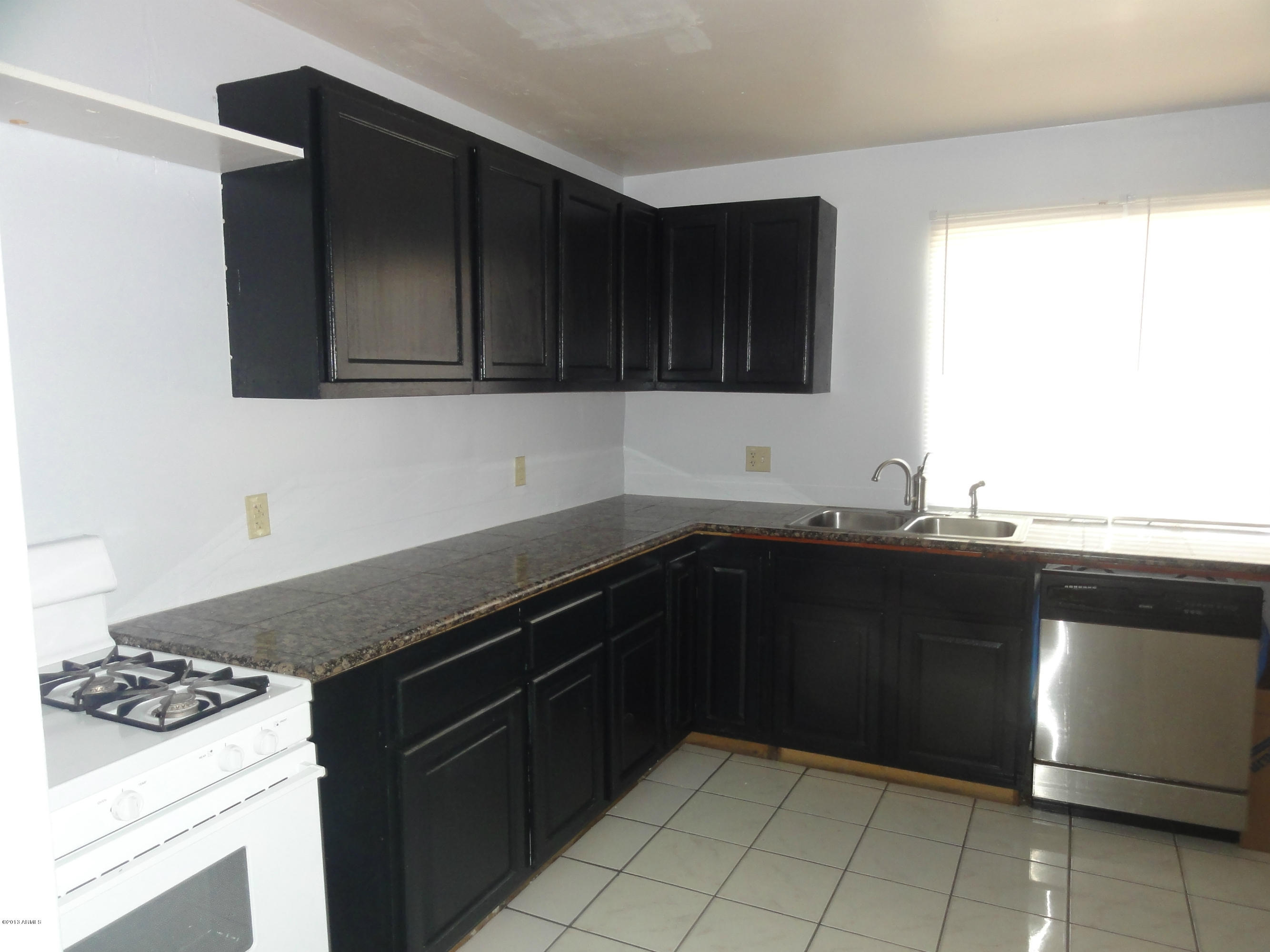 2242 West Osborn Road Phoenix, AZ 85015 - Photo 10 of 18 Kitchen
