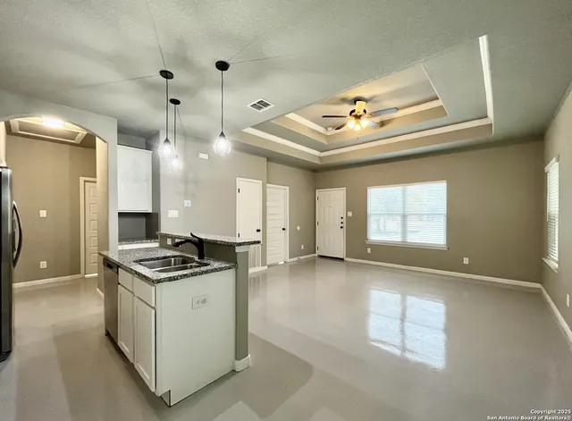 $1,095 | 913 West Seideman Street, Seguin, TX 78155