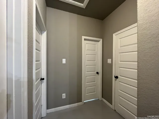 $1,095 | 913 West Seideman Street, Seguin, TX 78155