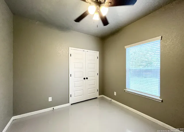 $1,095 | 913 West Seideman Street, Seguin, TX 78155