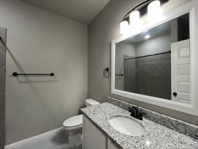 $1,095 | 913 West Seideman Street, Seguin, TX 78155