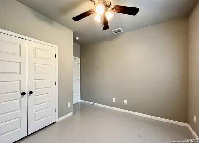 $1,095 | 913 West Seideman Street, Seguin, TX 78155