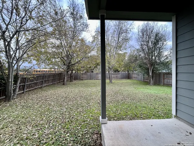 $1,095 | 913 West Seideman Street, Seguin, TX 78155