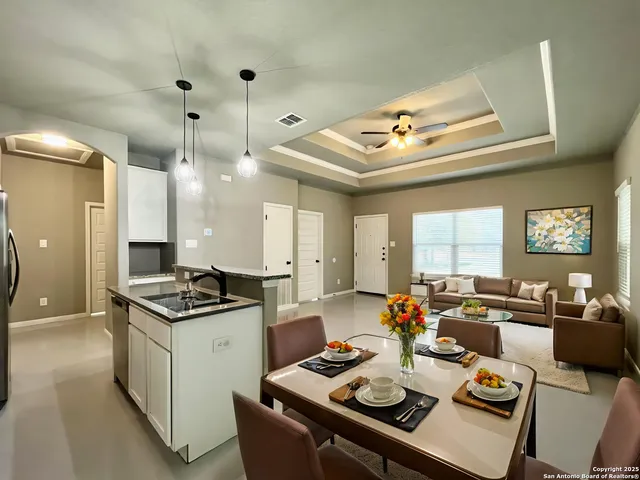 $1,095 | 913 West Seideman Street, Seguin, TX 78155