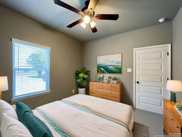 $1,095 | 913 West Seideman Street, Seguin, TX 78155