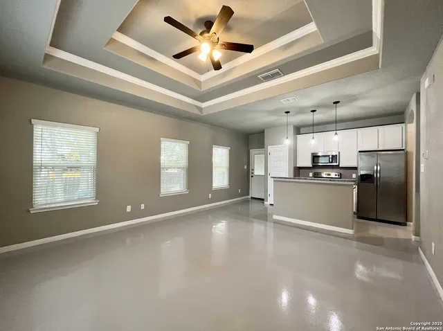 $1,095 | 913 West Seideman Street, Seguin, TX 78155