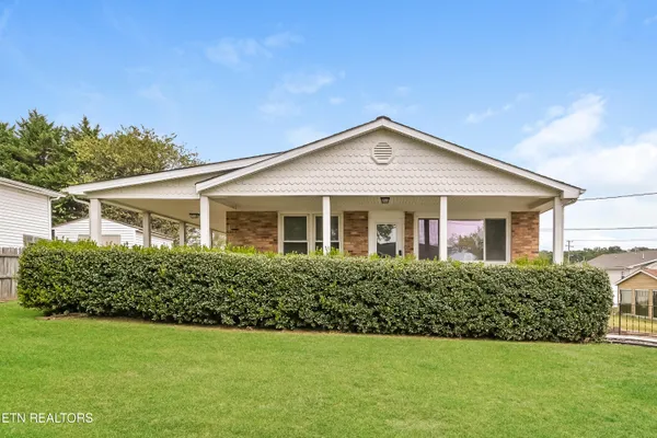 $1,805 | 127 South Fowler Circle, Clinton, TN 37716