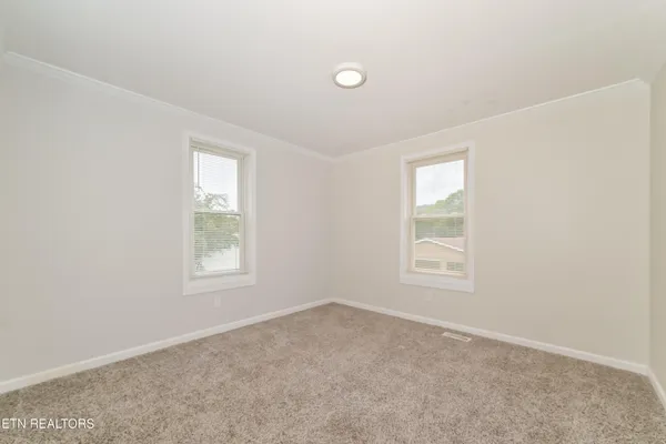 $1,805 | 127 South Fowler Circle, Clinton, TN 37716