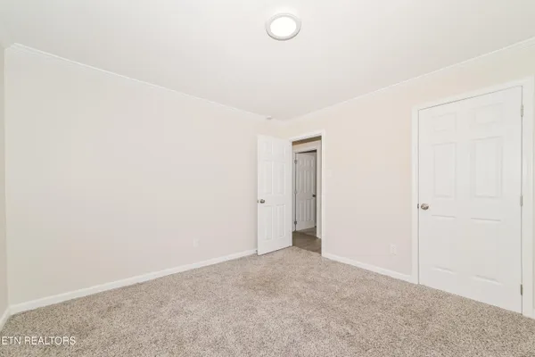 $1,805 | 127 South Fowler Circle, Clinton, TN 37716