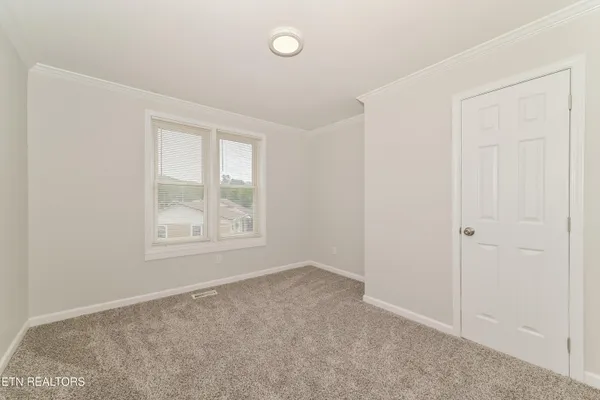 $1,805 | 127 South Fowler Circle, Clinton, TN 37716