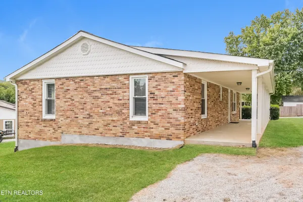 $1,805 | 127 South Fowler Circle, Clinton, TN 37716