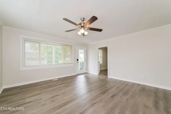 $1,805 | 127 South Fowler Circle, Clinton, TN 37716