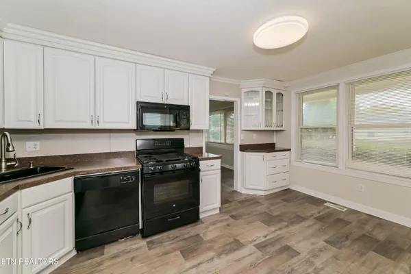 $1,805 | 127 South Fowler Circle, Clinton, TN 37716