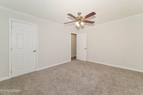 $1,805 | 127 South Fowler Circle, Clinton, TN 37716