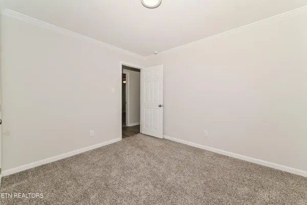 $1,805 | 127 South Fowler Circle, Clinton, TN 37716