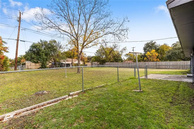 $269,000 | 433 Cranbrook Drive, Woodway, TX 76712