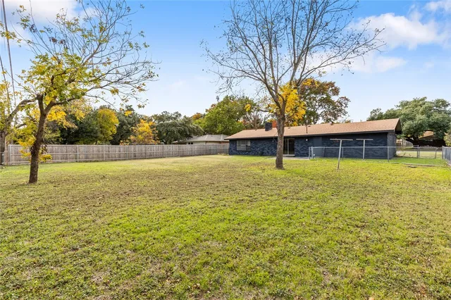 $269,000 | 433 Cranbrook Drive, Woodway, TX 76712