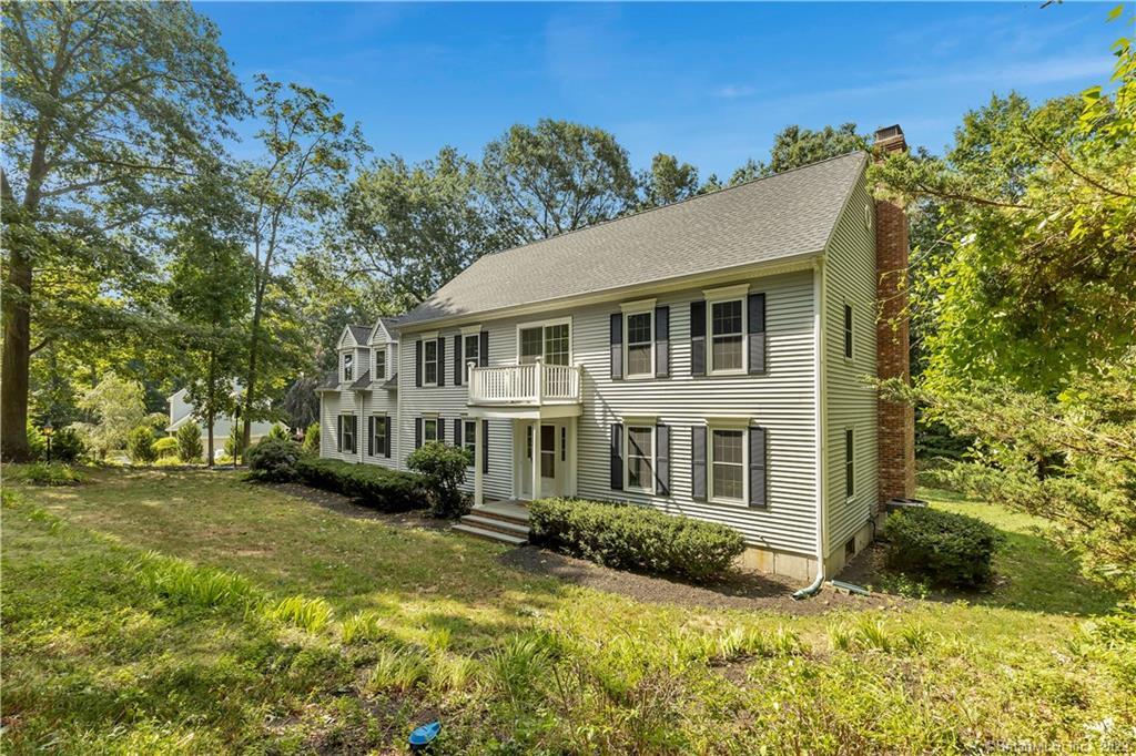 Welcome to 24 Kelsey Springs in Madison, CT! Only 90 miles from New York City. The location is superb! Close to town, beaches, schools, shopping and commuting.