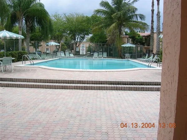 $1,800 | 10832 North Kendall Drive, Unit U6, Miami, FL 33176