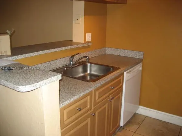 $1,800 | 10832 North Kendall Drive, Unit U6, Miami, FL 33176