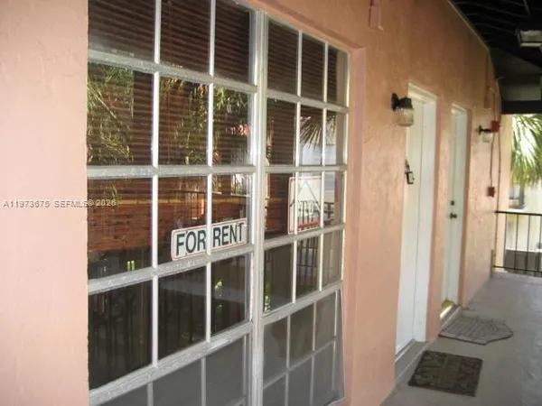 $1,800 | 10832 North Kendall Drive, Unit U6, Miami, FL 33176