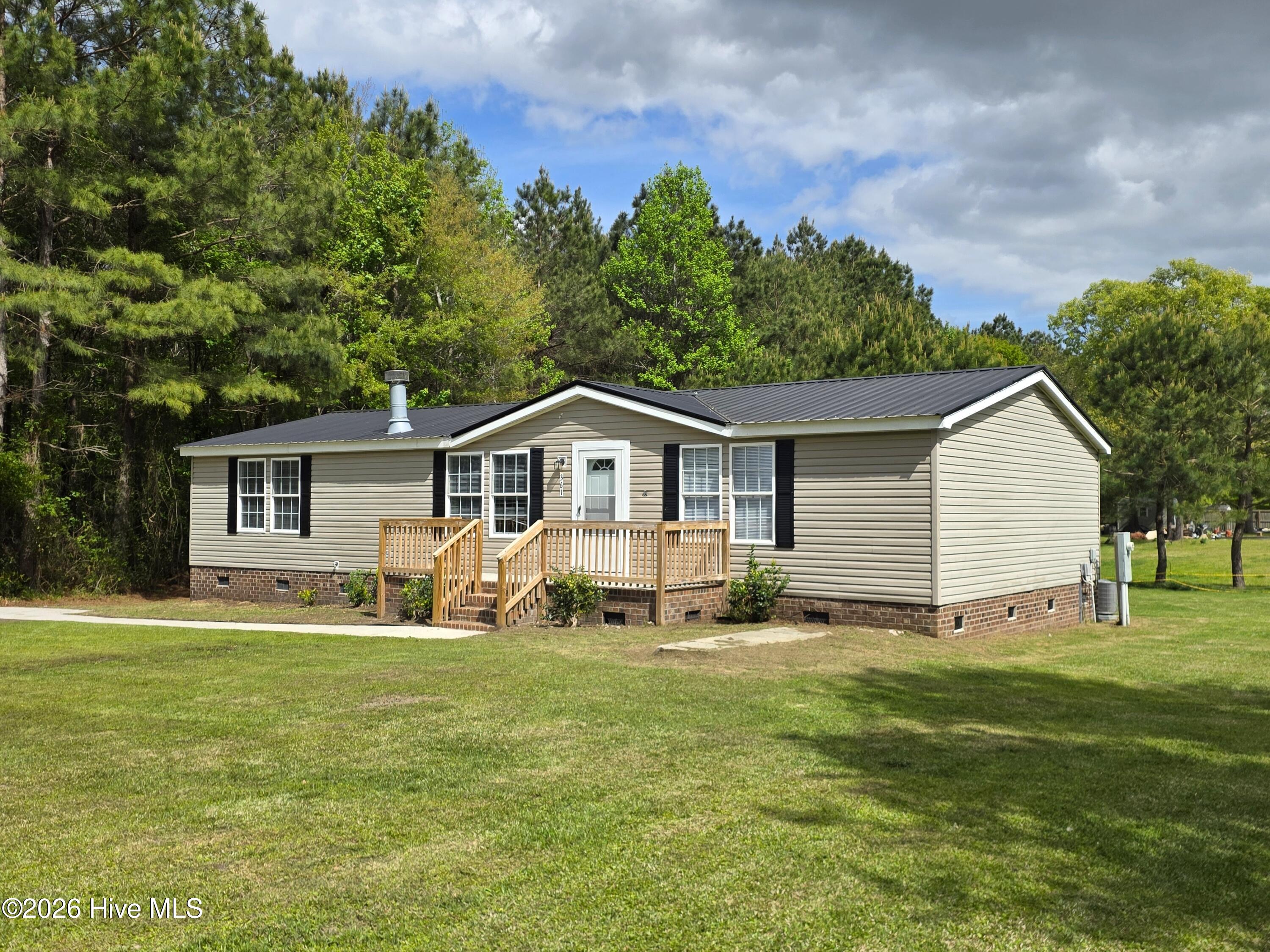 361 Fowler Manning Road Richlands, NC 28574 - Photo 3 of 35 Front Right