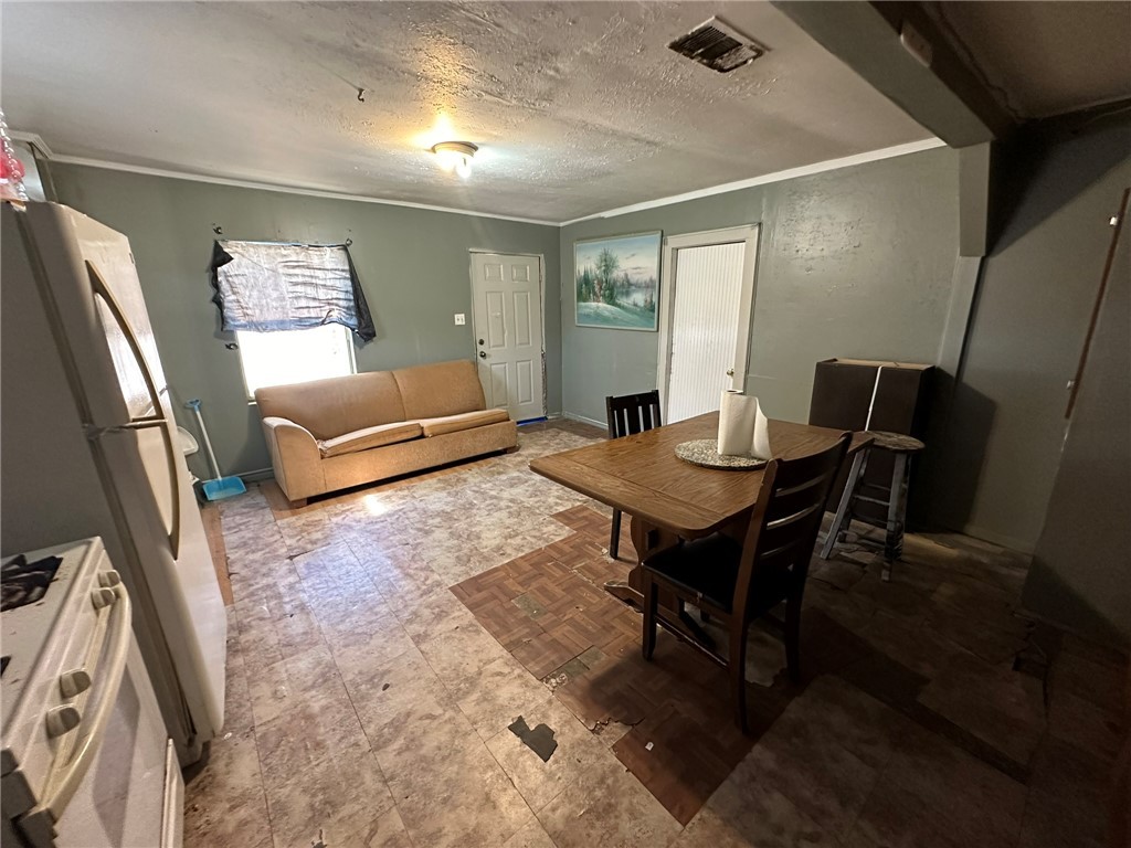1807 McArthur Avenue Bryan, TX 77803 - Photo 14 of 30 a workspace with furniture and a rug