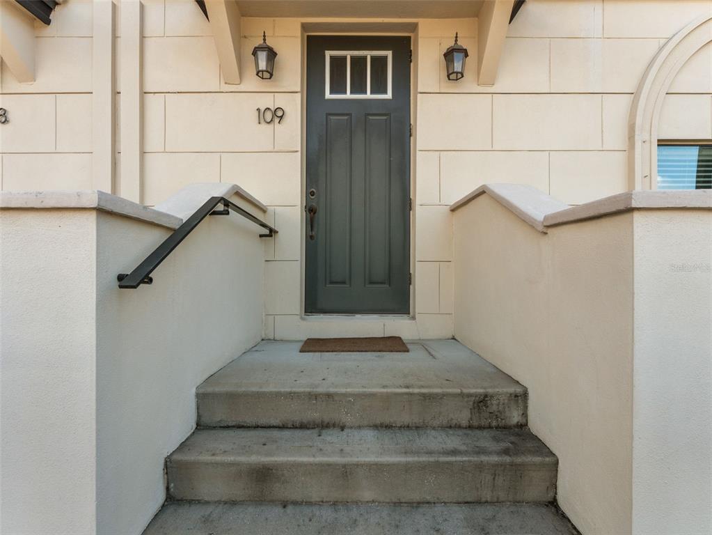 3421 West Horatio Street, Unit 109 Tampa, FL 33609 - Photo 3 of 20 a view of entryway