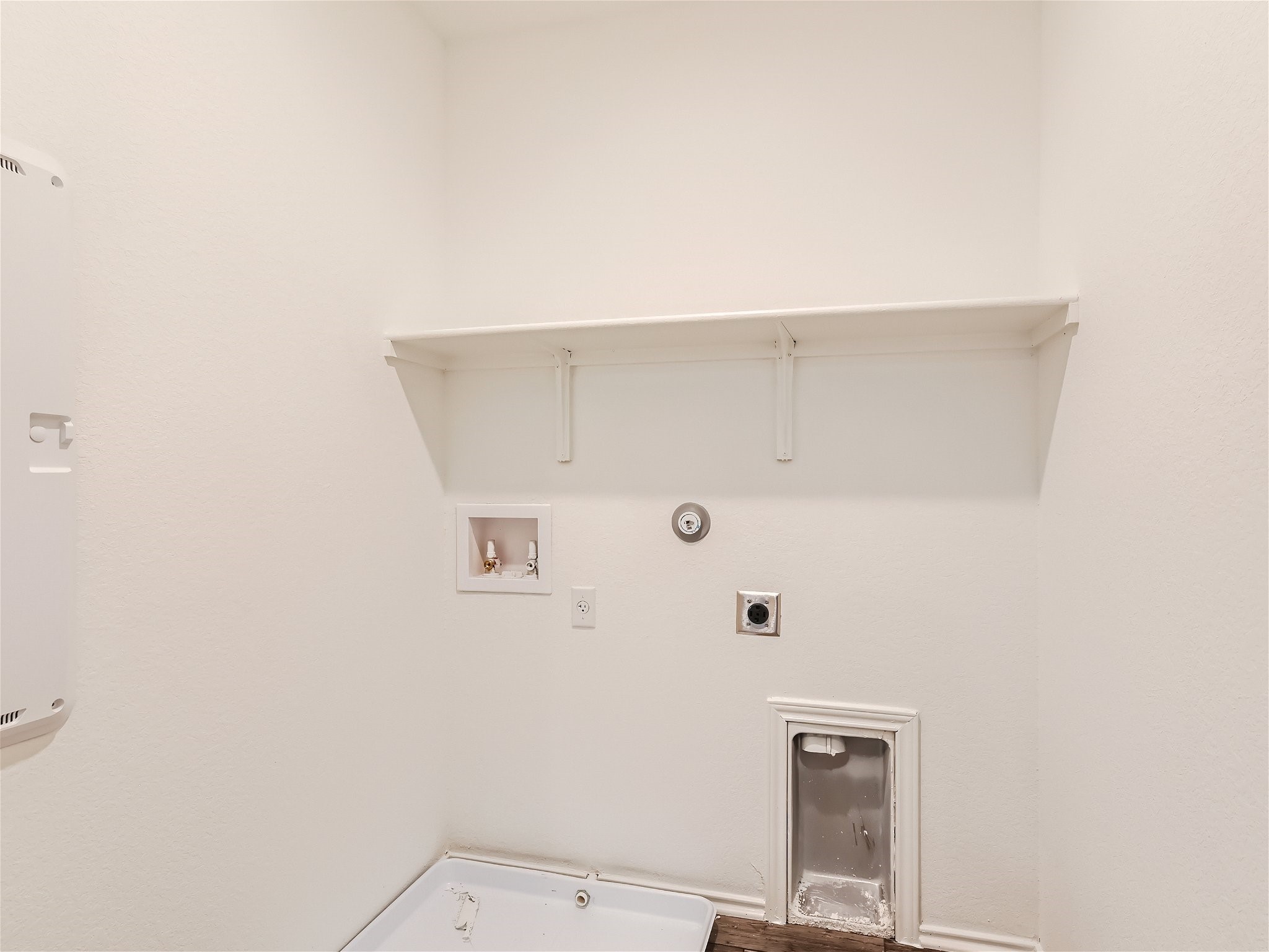 1513 Hope Rnch Road Leander, TX 78641 - Photo 16 of 28 26 2nd Floor Laundry Room