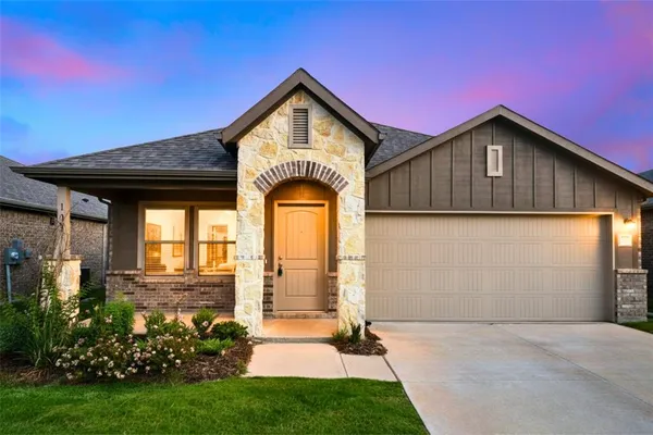 $1,975 | 113 Brookline Drive, Terrell, TX 75160