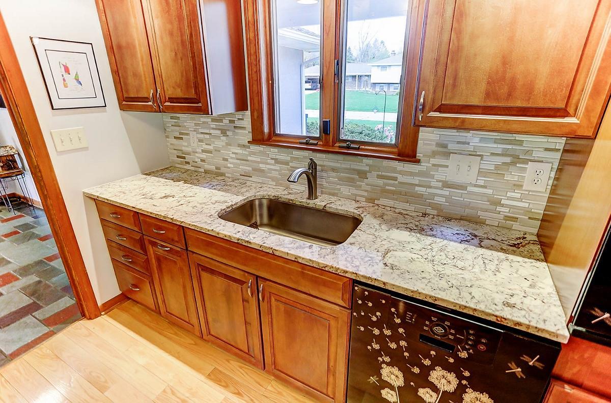 1315 Kingsgate Road Columbus, OH 43221 - Photo 6 of 52