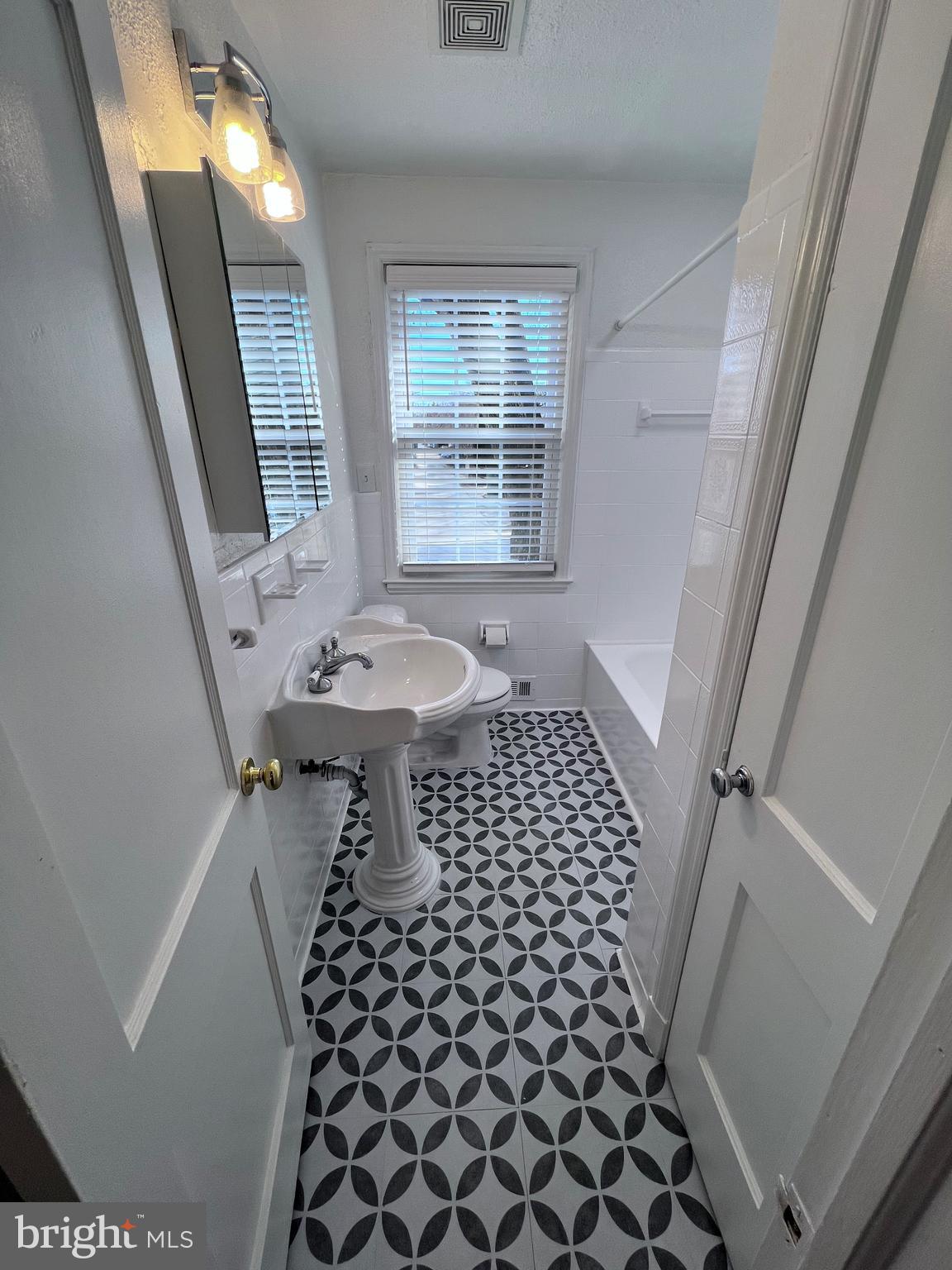 6816 Pinehurst Road Baltimore, MD 21212 - Photo 19 of 29 Upstairs Bathroom